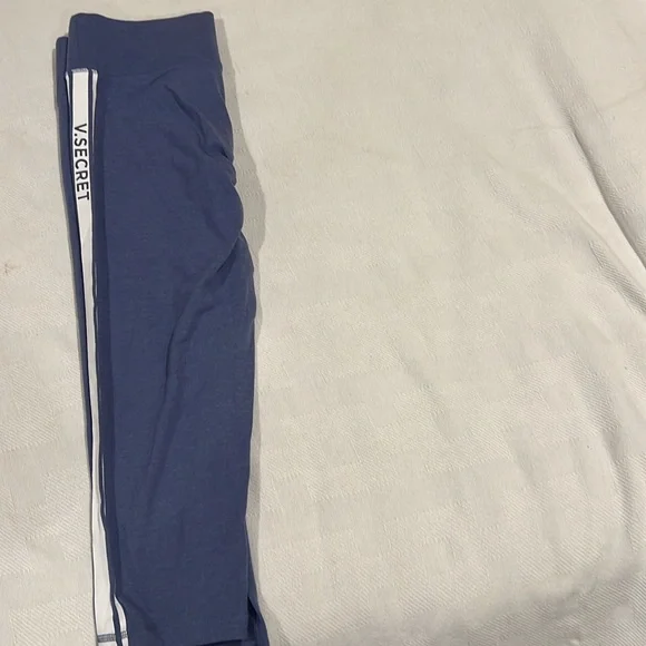 Victoria’s Secret capri leggings - Picture 2 of 6